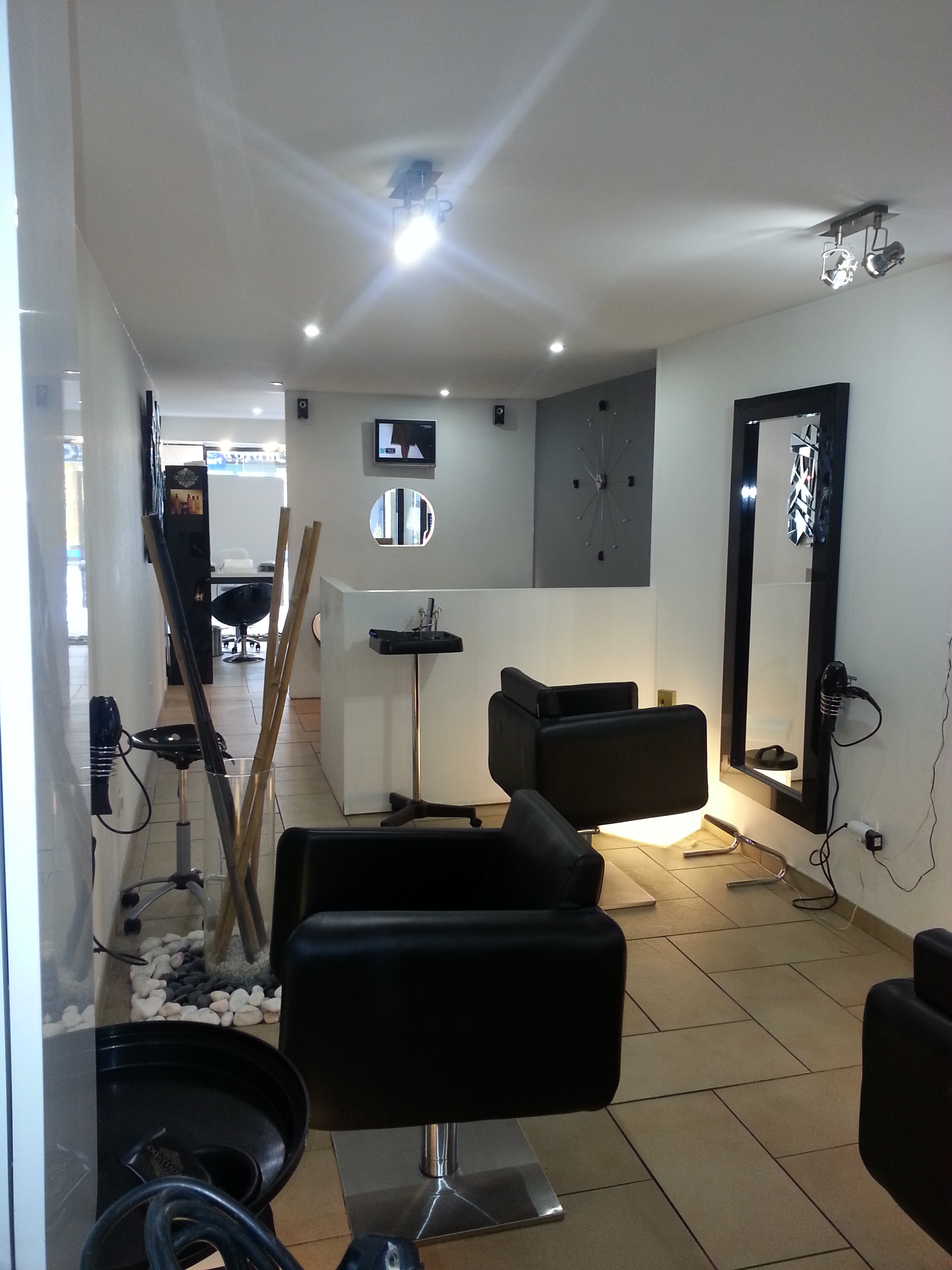 cheveux courts jeune femme